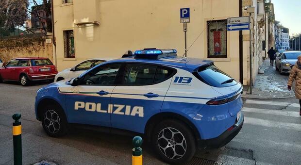 Perseguita l'ex compagna e la minaccia di morte: 29enne col braccialetto elettronico