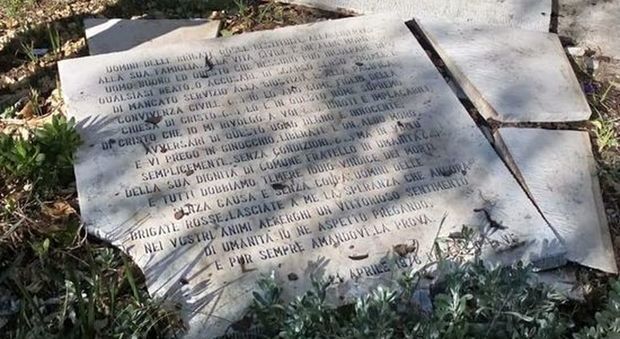 Bari, ripristinata la lapide del monumento ad Aldo Moro