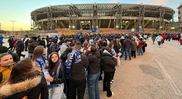 Napoli-Cagliari a rischio rinvio, lo stadio Maradona è ancora chiuso per i danni provocati dal vento