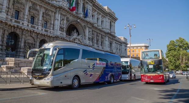 Bus turistici, nuove regole su aree e accessi: la proposta del Campidoglio