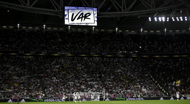 Il Var in Juventus-Salernitana sotto accusa