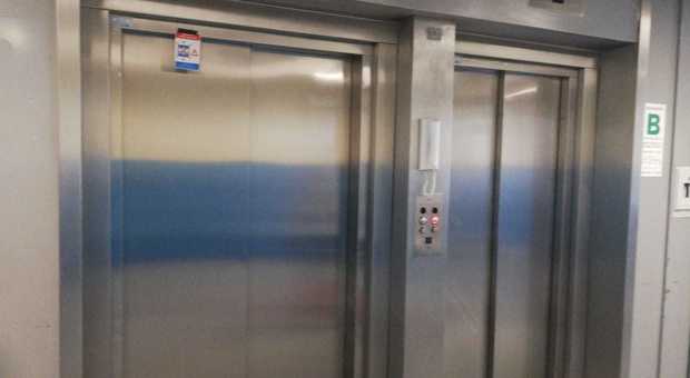 Lungo blackout al Perrino: ascensori e incubatrici in tilt