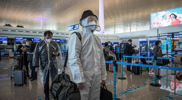 Coronavirus, fuga da Wuhan: in 65mila lasciano la città dopo la fine del lockdown