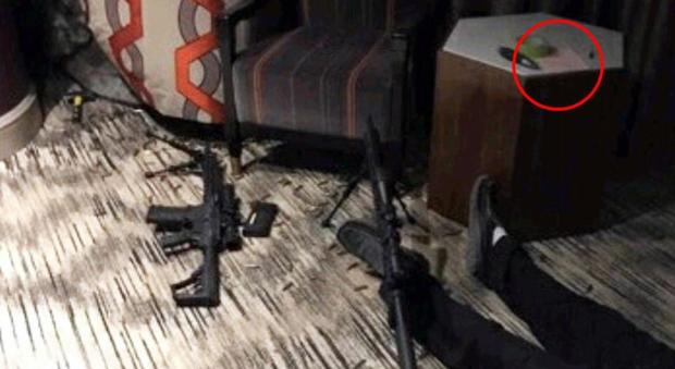 Las Vegas, ecco le prime immagini della stanza del killer. In tutto aveva 47 armi