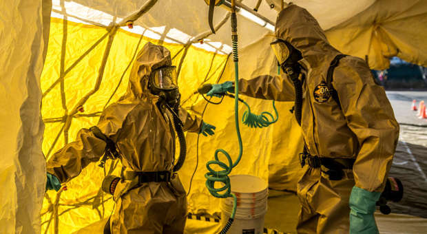 Terrorismo, l'allarme dagli Usa: «Rischio attacchi biologici con virus creati in laboratorio»