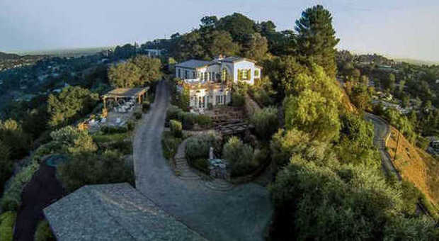 La villa di Hollywood Hills messa in vendita da Tom Cruise (variety.com)