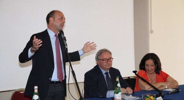 Il ministro Alfano con Spacca "Le Marche test per il Centro"