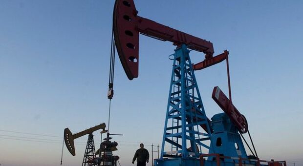 Corre il petrolio, Brent sopra 97 dollari con crisi ucraina