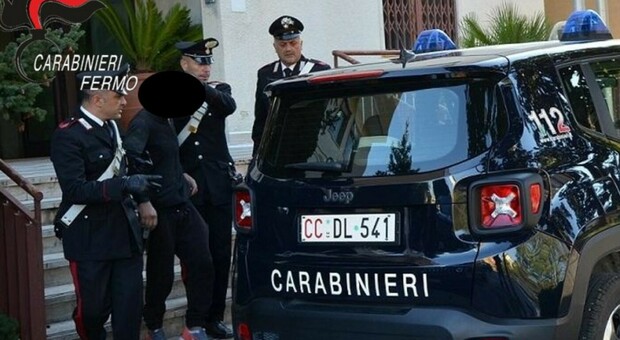 Lite in famiglia a Montelfacone, lei chiama in carabiniere e lui li aggredisce: scatta l'arresto