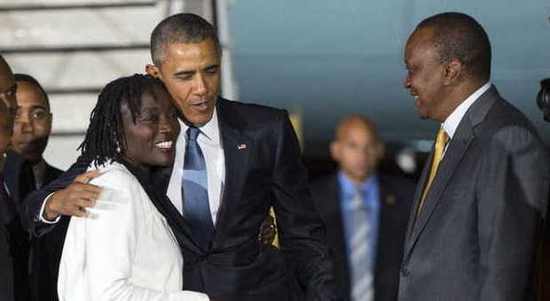 Kenya, il presidente Obama abbraccia la sorella Auma