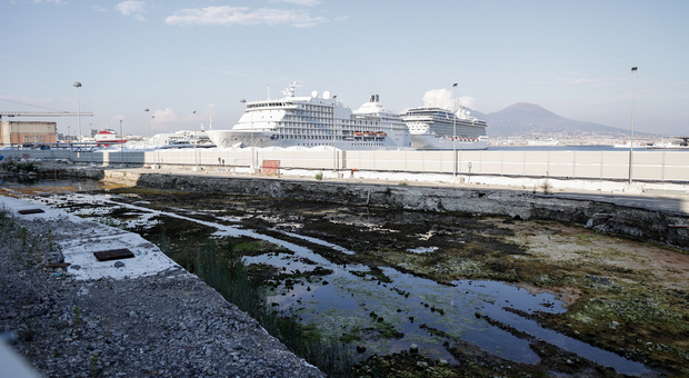 Napoli, cantiere fantasma al Molo Beverello: ma è sprint per i nuovi lavori