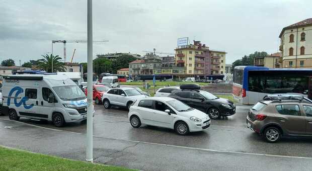 Il traffico paralizzato alla Stanga Il traffico paralizzato alla Stanga