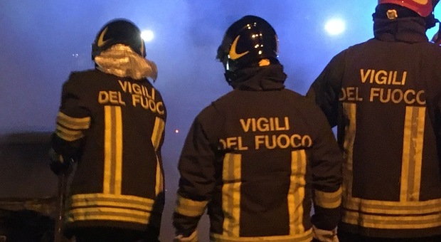 Cellino San Marco, paura a tarda sera: bomba carta esplode all'esterno di un garage di un'abitazione
