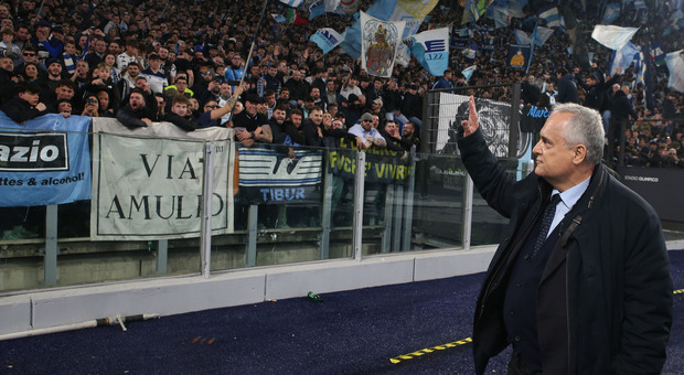 Euforia Lazio: Lotito tra festa, veleni e frecciate a Mourinho. «Raccoglie quel che semina. Noi abbiamo rispetto»