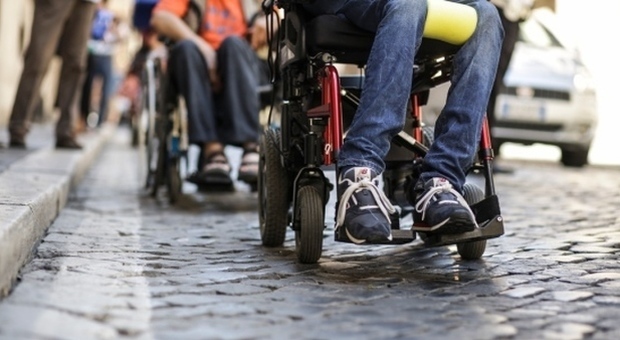 «Non si affitta ai disabili». Ragazza 21enne denuncia i proprietari della casa