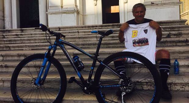 Meluso mantiene la promessa: in bici al Santuario di Loreto per la promozione del Lecce