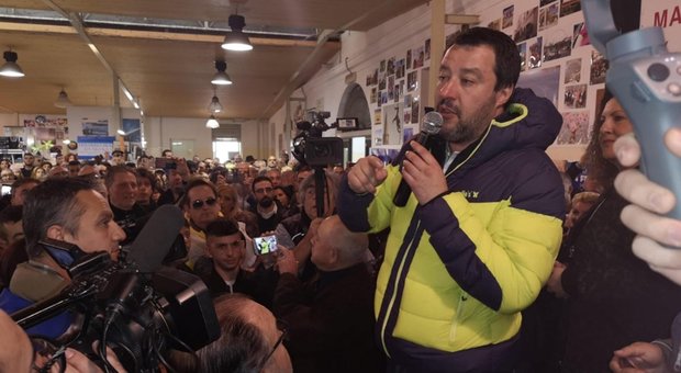 Salvini: Ong tedesca con migranti in arrivo, cambi direzione