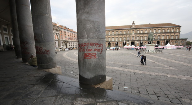 Giovedì l'ordinanza per il centro storico di Napoli, Manfredi: «Recuperare il porticato di Piazza Plebiscito»