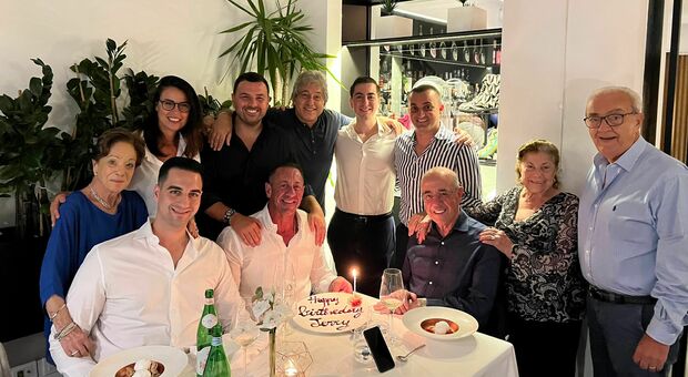 Sbarro, compleanno a Napoli con i familiari e gli amici