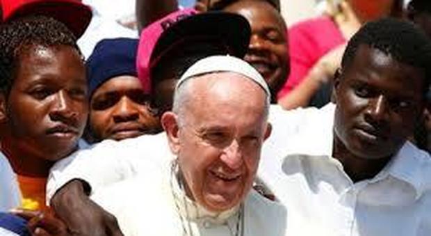 Migranti, il Papa ringrazia ong e soccorritori: «Solidarietà unica via»