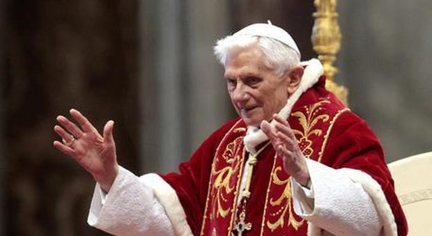 Celibato per i sacerdoti, Papa Benedetto XVI mette i paletti: «È indispensabile, non posso tacere»