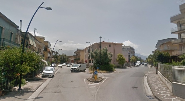 Incidente a Scafati, scooter si schianta contro un palo: morto pizzaiolo di 30 anni