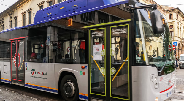 Danneggiati i sistemi di localizzazione dei bus: quattro autisti rischiano il processo