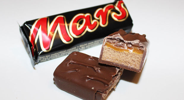 Plastica nelle barrette Mars, gli snack di cioccolato ritirati da 55 Paesi