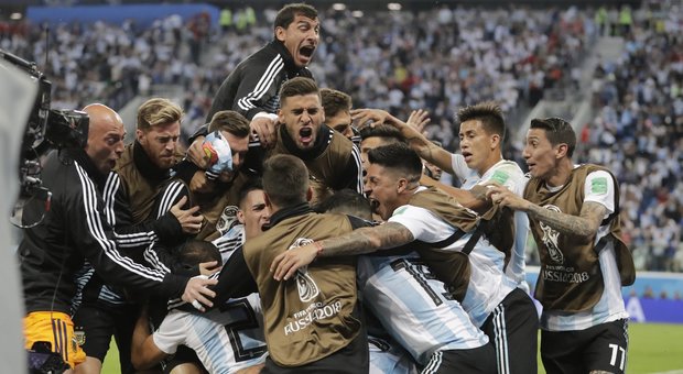 Argentina agli ottavi con Rojo: superata in extremis la Nigeria 2-1
