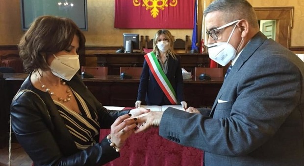 Due cuori, due mascherine e un Pronto soccorso: nozze per il primario di Orvieto