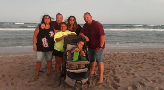 La famiglia del piccolo Giò in Florida, dopo la costosa operazione