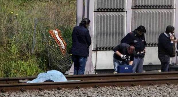 Il cadavere del ragazzo morto sotto un treno nel milanese