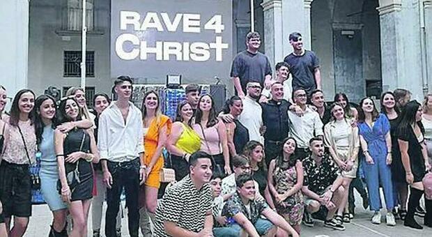 Rave party per Gesù Cristo, il party di don Michele Madonna è un successo: «Il divertimento puro esiste»