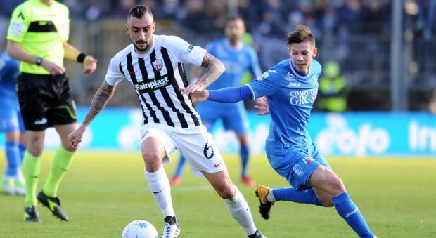 Serie B, il Bari ferma il Frosinone e l'Empoli lo aggancia in vetta