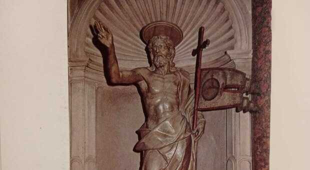 Danni inestimabili per lo sfregio alla statua del Redentore: ignoti hanno gli staccato il braccio