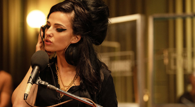 Amy Winehouse, il film "Back to Black" sulla vita della cantante divide: «Non rappresenta il genio ribelle dell'artista»