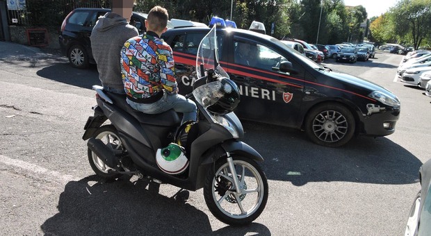 Roma, Casalotti, marijuana nascosta in casa: arrestato pusher 28enne