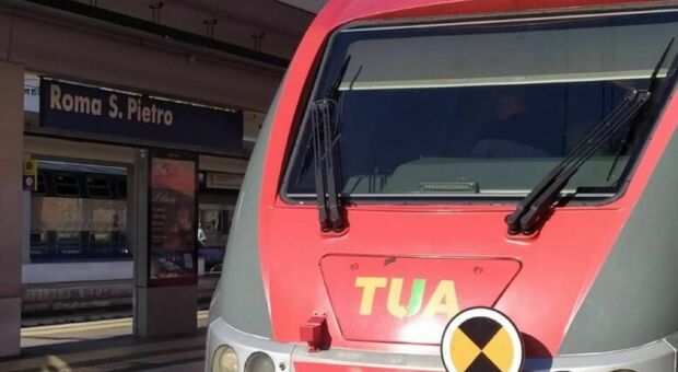 Ecco il treno TUA nella stazione San Pietro: il Trasporto Unico Abruzzese arriva a Roma