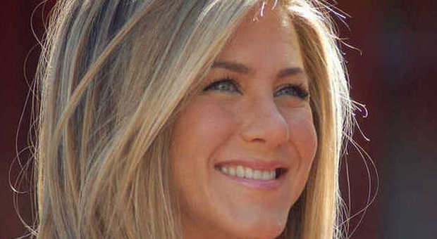 Jennifer Aniston (yareah.com)