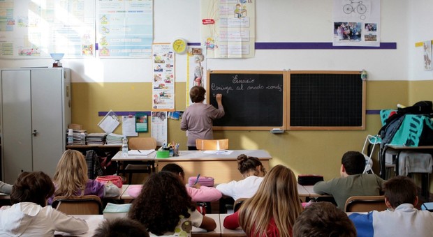 Viareggio, studentessa prende 4 in Storia, genitori aggrediscono la prof
