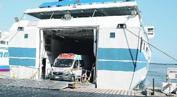 Ambulanze sui traghetti, stop ai divieti dopo il summit in prefettura