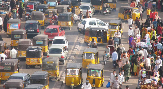 La Corte suprema ha vietato la circolazione nella megalopoli indiana ai veicoli commerciali con più di 10 anni
