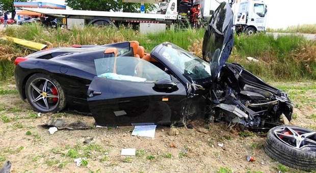 La Ferrari 458 coinvolta nell'incidente
