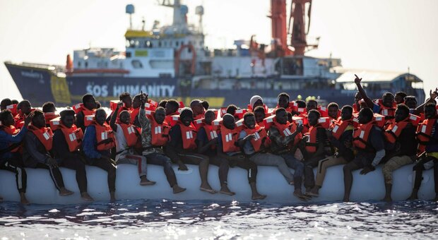 Il rapporto riservato di Frontex: «Profughi spinti a partire dalla presenza delle Ong»