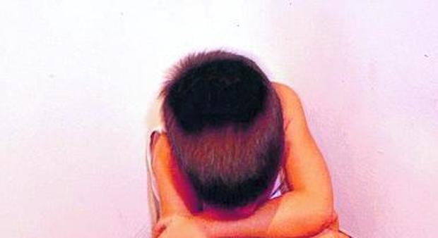 Bimbo di 10 anni violentato da un parente, i genitori lo scoprono leggendo il suo diario