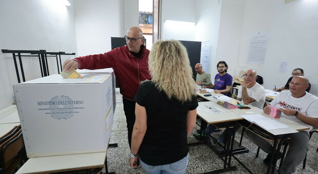 M5S e Fdi, boom di voti; niente exploit per il Pd a Napoli