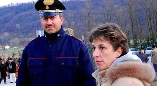 Cristina Pin, sindaco di Cison, con un carabiniere