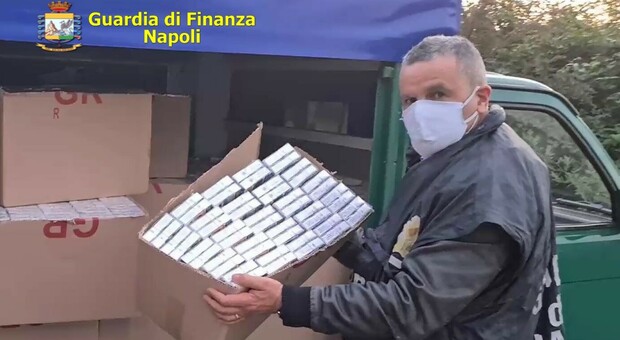 Contrabbando di sigarette dall'Est Europa: 13 arresti tra Napoli, Firenze e Ravenna
