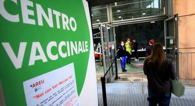 Vaccini in Lombardia, la data della seconda dose si può cambiare dal 25 giugno