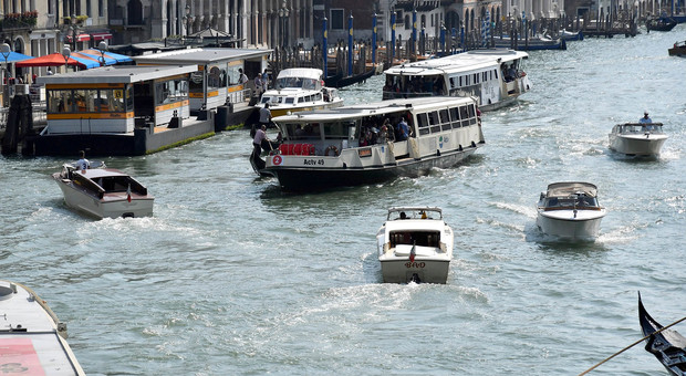 Inquinamento, i veleni che soffocano Canal Grande a Venezia